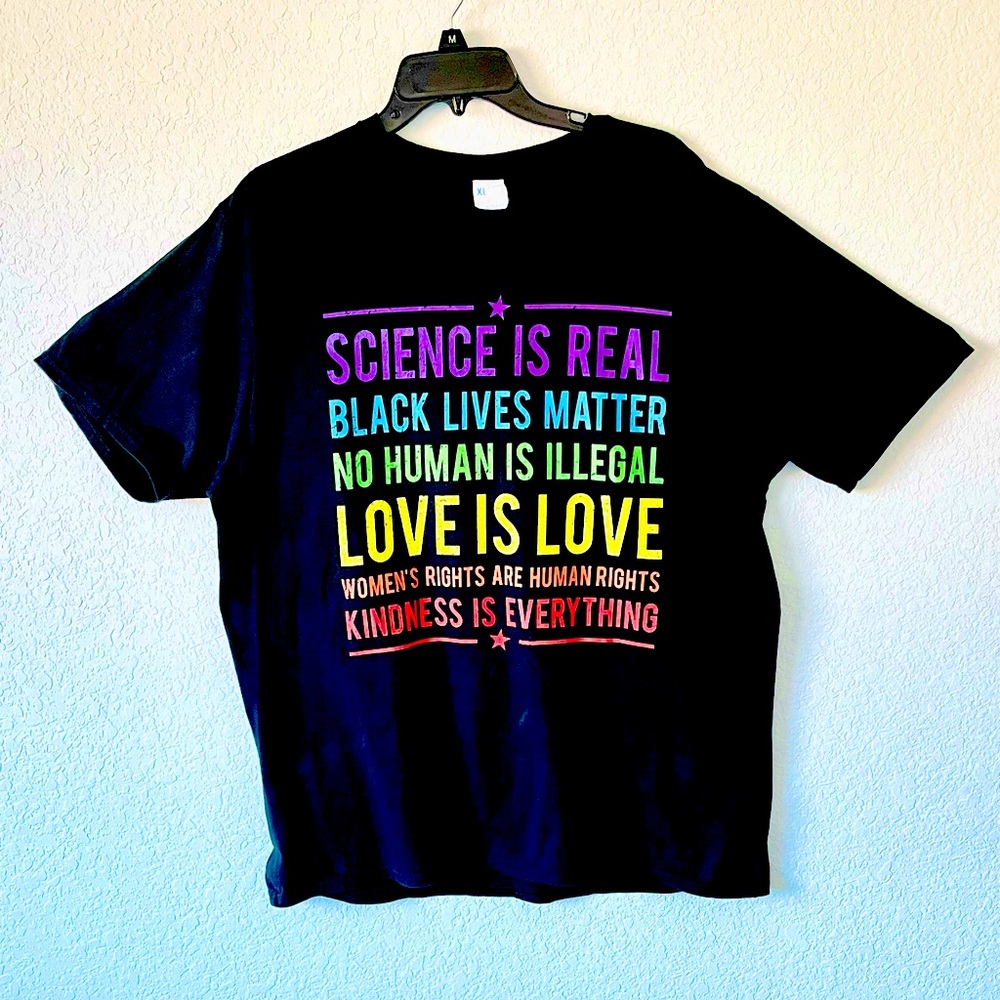 Love Is Love 💕 Tee Size XL Black color, Unisex